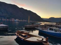 Montenegro grenzt an 4 nachbarstaaten über land für dieses land beträgt der reisewarnindex 3,9 (im durchschnitt der länderwerte). Montenegro Urlaub Ist Das Balkan Land Noch Ein Geheimtipp