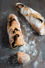 Baguette Mit Tapenade Zum Aperitif Rezept Franzosisch Kochen Rezept Franzosisch Kochen Aperitif Aperitif Rezepte