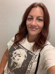 I hate the fact that I'm not beautiful, that's why non of my fans wants to  say hi to me 🥹💔