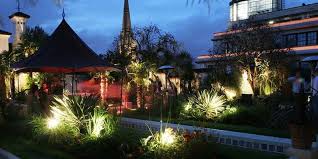 A great place to host a private party or just take a date and enjoy some downtime and great viewing. Badezimmer Hochschrank Hagebaumarkt Radio Kuchenschwamm Eckbank Kuche 120x120 Ebay Roof Garden Roof Gardens London Best Rooftop Bars