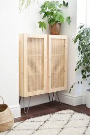 10 Diy Tres Abordables Avec Du Rotin Qui Rehausseront Instantanement Votre Deco En 2020 Diy Maison Decoration Maison Et Diy Ikea