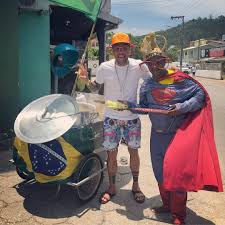 Rápido e devagar retrata como nós tomamos decisões, sendo que muitas delas não são as melhores. Daniel Alves Abusa Do Estilo Ao Se Vestir De Forma Diferente Fotos R7 Futebol