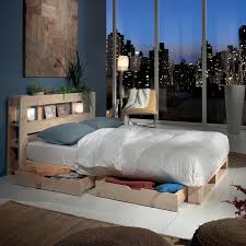 Le soir, dépliez le lit escamotable 2 places et transformez votre pièce en chambre à coucher. Lit 2 Places