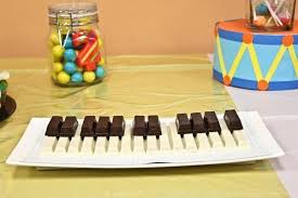 Gateaux D Anniversaire Pour Musicien Guitariste Pianiste Chanteur Cadeaux Pour Musiciens Anniversaire Musique Theme Musique Gateau Anniversaire
