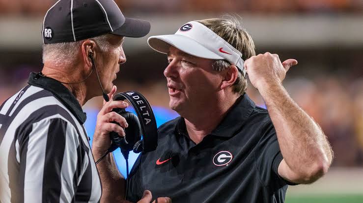 Texas apologizes to Georgia players, staff, SEC and game officials after  fans throw trash on field | mypanhandle.com