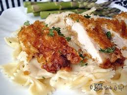 Crispy Chicken With Creamy Italian Sauce And Bowtie Pasta This Needs To Be On Our Dinner Menu This Week Food Recipes Favorite Recipes