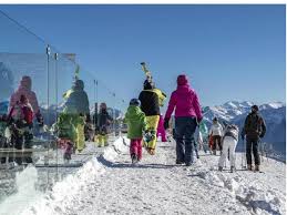 Nella lettera inviata al governo, infatti, i governatori hanno sottolineato quanto una ripresa dell'attività in questo caso potrebbe essere deleteria per la situazione. Merkel Vuole Chiudere Le Piste In Europa Fino Al 10 Gennaio Per Frenare Il Covid Cosa Fanno Italia Francia Austria Svizzera Corriere It