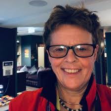 Amanda Longley's Instagram, Twitter & Facebook