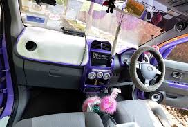 Cumanya apabila pintu kenderaan kedua dibuka, saya ternampak seseorang merakam gambar kami, katanya. Deadly Combination Kar Hifi