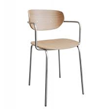 On apprécie la chaise avec accoudoirs en bois pour sa solidité et sa robustesse. Chaise Design Scandinave Bois Metal Avec Accoudoirs Bois Clair Hubsch La Redoute