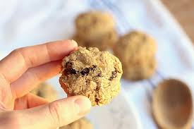 Allow cookies to cool on the baking sheets. Healthy Oatmeal Raisin Cookies Low Sugar Oatmeal With A Fork
