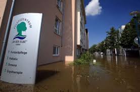 Die heftigen überflutungen im süden und osten deutschlands sind auf extreme niederschläge zurückzuführen. Hochwasser In Deutschland Flutkatastrophe An Der Elbe Spitzt Sich Zu Panorama Stuttgarter Zeitung