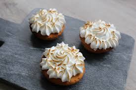 Recette Mini Gateaux Facon Tarte Au Citron Meringuee En Video Recette Tarte Au Citron Tarte Au Citron Meringuee Citron Meringuee