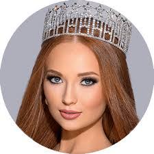 Celia Shea's Instagram, Twitter & Facebook