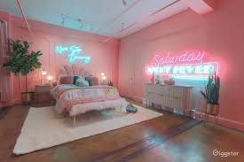 Neon 80 S Dark Neon Aesthetic Bedroom Decoomo See more ideas about vaporwave, neon aesthetic, aesthetic rooms. neon 80 s dark neon aesthetic bedroom