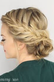 Free up a few tendrils to make them frame the face with their delicateness. Aggiornamenti Intelligenti Wedding Hairstyles Hair Styles Medium Hair Styles