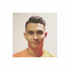 Akun resmi chelsea indonesia itu juga tampak depan, sorot mata hingga gaya rambut juga terlihat mirip. Pin Oleh Untaian Kata Di Nadeo Argawinata Orang