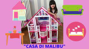 Questa casa componibile di barbie ha 2 piani con 6 stanze, tra cui cucina, sala da pranzo e patio le pareti mobili e i numerosi accessori della casa di barbie aumentano le possibilità di gioco. La Casa Di Barbie Barbie House Tour Youtube