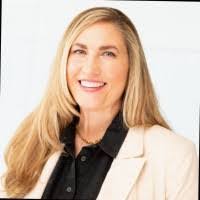 Liz Curry's Instagram, Twitter & Facebook