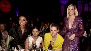 Elizabeth banks attended the hunger games: Elizabeth Banks Promiflash De
