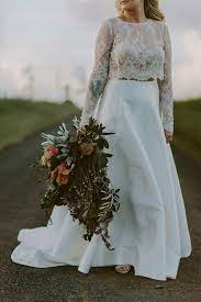 After Weeks Of Rain The Sun Shone On This Boho Maleny Retreat Wedding In Queensland Junebug Weddings Wedding Boho Bridal Winter Bridal Bouquets