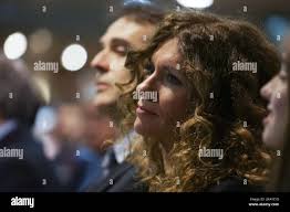 Media rosa hi-res stock photography and images