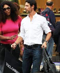 Jan 03, 2015 · serena williams and coach boyfriend patrick mouratoglou cosy up for a selfies at perth airport Serena Williams Denies Dating Coach Patrick Mouratoglouto Blacksportsonline