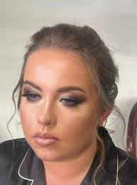 Makeup artist for wedding