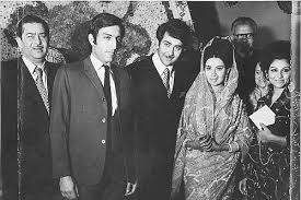 Saif S Parents Mansoor Ali Khan And Sharmila Tagore With Kareena S Parents Randhir And Babita It Looks Like They Ar Sharmila Tagore Randhir Kapoor Rare Photos