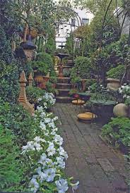 Google Image Result For Http Www Lifeinitaly Com Img An Elegant Courtyard Ita Courtyard Gardens Design Italian Garden Dream Garden