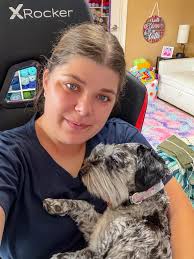 Please ignore my messy hair, but look at my sweet baby 😍❤️. Her belly was  really bothering her this morning so I spent all morning taking care of her  but it's acting