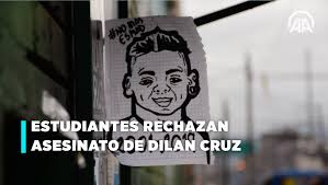 Antes de subir la estatua de dilan cruz a donde estaba la del fundador de bogotá, gonzalo jiménez de quesada —figura que fue destrozada por los indígenas misak en medio de una de las protestas del paro nacional— manifestantes hicieron un acto para recordar la lucha de los jóvenes. Estudiantes Protestan Contra El Asesinato De Dilan Cruz Agencia Anadolu