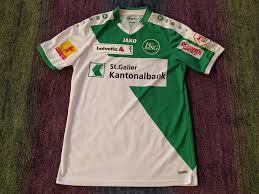 Wie sehen eigentlich die trikots der anderen super leagisten aus? St Gallen Home Football Shirt 2016 2017