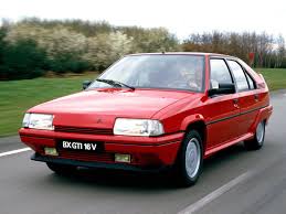 Asi Nacio En 1982 El Citroen Bx Bajo La Bendicion De La Torre Eiffel Un Coche Que Conquisto Europa Coches Clasicos Primer Coche Coche De Rally