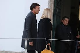 Born in the small rural locality of armadouro, pampilhosa da serra, he moved to paris at age 10 with his emigrant parents. Cada Vez Mais Proximos Apos Terminar Namoro Com Hospedeira Tony Carreira Viaja Com Fernanda Antunes Para Paris Nacional Flash