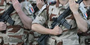 Une tribune signée par plusieurs généraux l'armée française à la retraite mais aussi plus d'un millier de militaires a été publiée mercredi dernier par le journal proche de l'extrême. Tribune De Militaires Que Risquent Les Signataires De La Lettre Ouverte A Emmanuel Macron