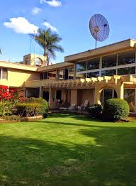 Chris kirubi is a very conservative old guard, millennials seeking his attention must first learn how approach him appropriately with the respect he deserves. Chris Kirubi S House Everyone Is Talking About Photos Venas News