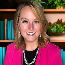 Amazon.com: Flying Off the Candle (Glenmyre Whim Mysteries): 9798325659119:  Burr, Sarah E.: Books