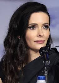 Elizabeth Tulloch's Instagram, Twitter & Facebook