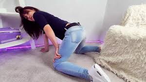 Jean Farts: Sexy MILF farting in jeans (Custom) - ThisVid.com