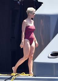 Ardından geçtiğimiz mayıs ayında aktör orlando bloom'la yollarını ayıran katy perry, i̇talya. Katy Perry Dons Various Swimsuits As Enjoys Her Holiday With Her Girlfriends In Capri Italy 120717 13