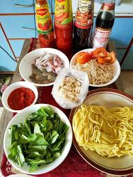 Bumbu membuat mie goreng ini menggunakan tambahan sayuran sawi dan toge sebagai unsur kriuk, dan pelengkap yang pasti anda suka. Cara Untuk Membuat Mee Goreng Basah Seafood Bersama Tauhu Hancur Padu Sangat Ni Tau Mesti Cuba My Resepi