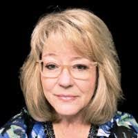 Julie Casper's Instagram, Twitter & Facebook