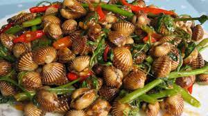 They are added in local dishes like char kway teow, satay bee hoon & laksa and i simply love fishing for the very few prized see hum in the dish. Stir Fried Blood Cockles Clams With Tamarind Blood Cockles Recipe Eating Blood Clams Youtube