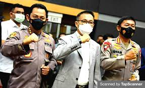 Sejumlah tantangan menghadang kapolri baru di antaranya meningkatkan kepercayaan publik dan revolusi industri. Komisi Iii Dpr Setujui Komjen Pol Drs Listyo Sigit Prabowo