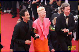 While the french dispatch costars. 0cxo8stovxjbim
