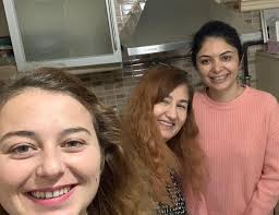 koronavírus günlerinde sosyal mesafeyi koruyarak doğum günü pastamı yedik.  🥰✨🎂 #nobaddays #happybirthday #güzelgünlergöreceğizgüneşligünler