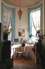 How To Decorate Round Rooms Small Room Design Old House Decorating Home Decor
