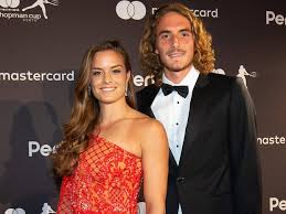 It is going to be a perfect option for anyone looking for this type of racquet, so don't be disappointed that it is not the exact model he's used to playing with. Abgehoben Tennis Star Tsitsipas Entrustet Griechen Mit Shopping Wunschen Hamburger Morgenpost
