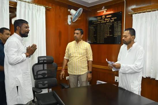 माननीय स्वास्थ्य मंत्री श्री निशांत कुमार ने आज स्वास्थ्य विभाग के कमांड  एंड कंट्रोल सेंटर की समीक्षा की। उन्होंने स्वास्थ्य सेवाओं के ...